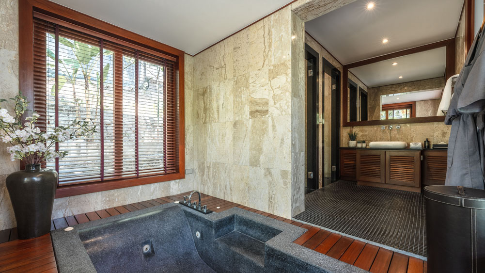 Sea View Zenith - Luxurious ensuite bathroom